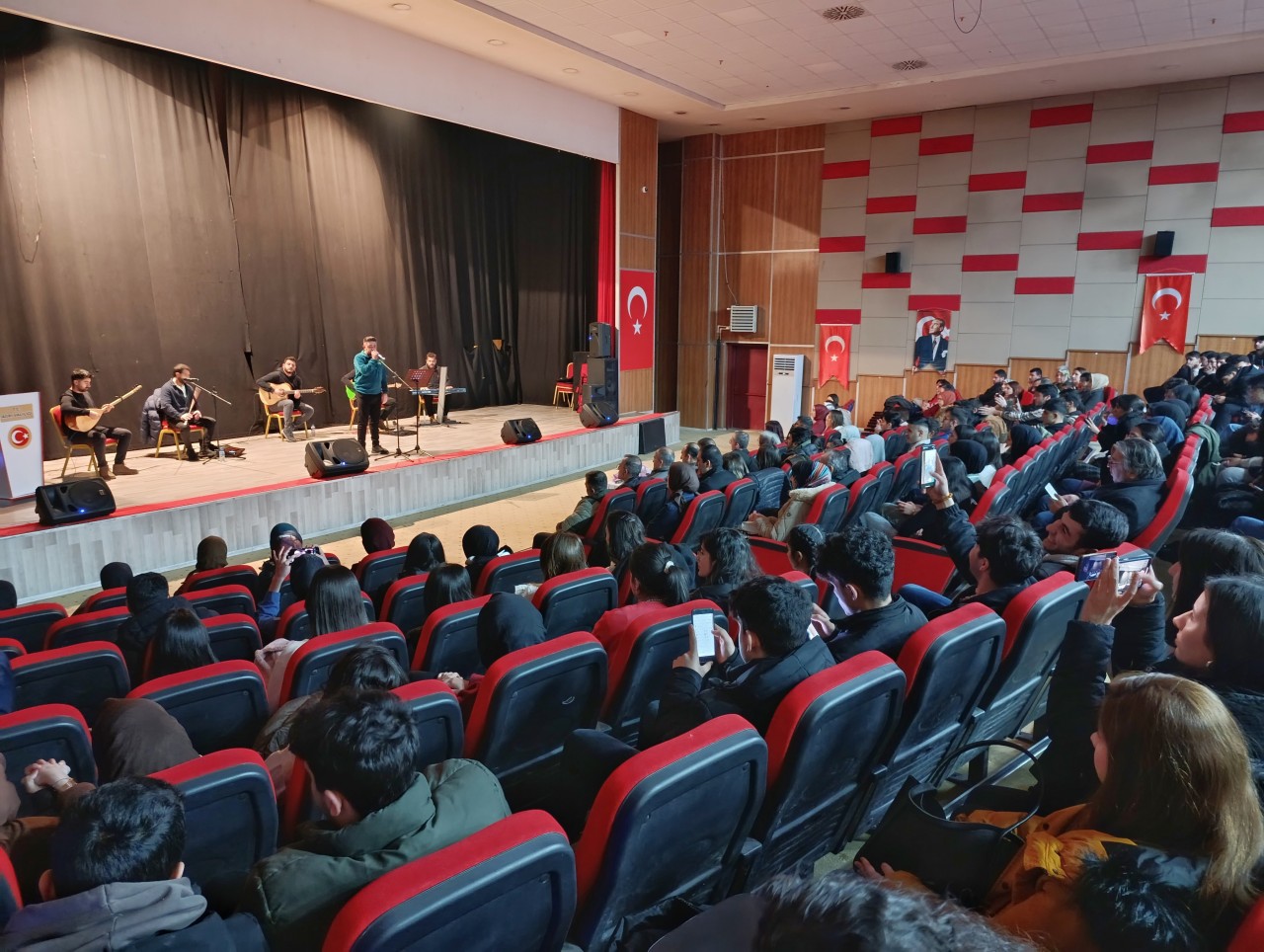 Foto - Ağrı'da üniversite sınavına hazırlanan öğrenciler için moral konseri düzenlendi