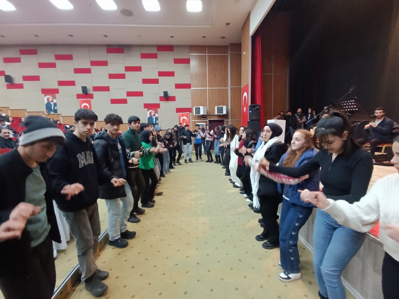 Foto - Ağrı'da üniversite sınavına hazırlanan öğrenciler için moral konseri düzenlendi