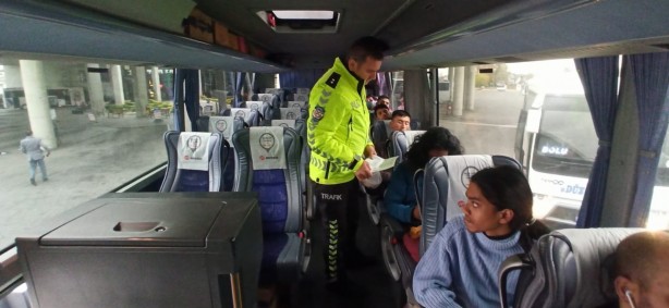 Foto - Ağrı'daki kaza sonrası trafik ekipleri harekete geçti