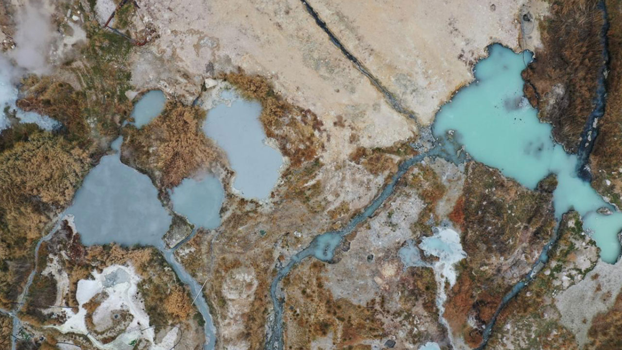 Foto - Ağrı'nın altında devasa rezerv! Yerin 720 metre altında keşfedildi, oluk oluk akıyor