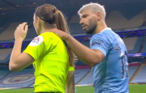 Foto - Agüero'nun kadın hakeme yaptığı hareket ülkeyi ayağa kaldırdı