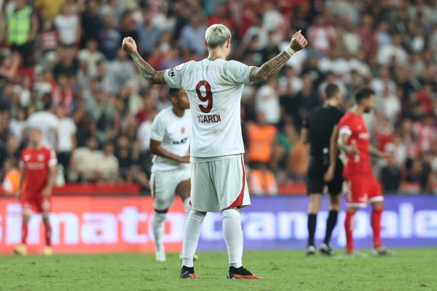 Foto - Ağzındaki baklayı çıkardı.. Galatasaray'da büyük tedirginlik başladı! Sonu ne olacak?