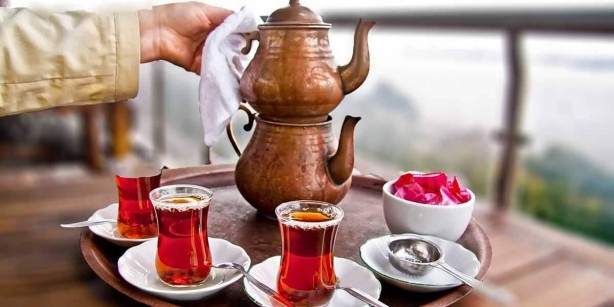 Foto - Ağzının tadını bilen, çayı böyle demler! Tavşan kanı çayın sırrı ustasından geldi! Semaver tadını aratmıyor