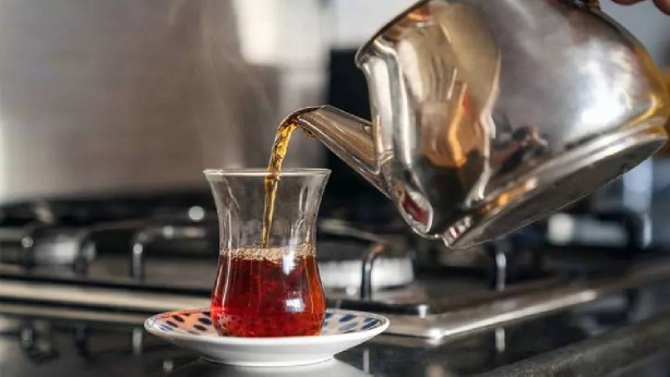 Foto - Ağzının tadını bilen, çayı böyle demler! Tavşan kanı çayın sırrı ustasından geldi! Semaver tadını aratmıyor