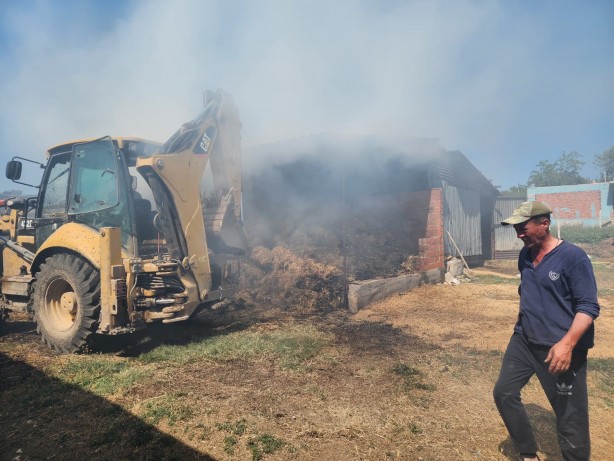 Foto - Ahır küle döndü hayvanlar yanarak telef oldu