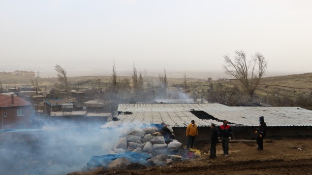 Foto - Ahırda çıkan yangında 171 kuzu telef oldu