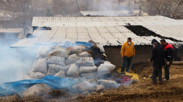 Foto - Ahırda çıkan yangında 171 kuzu telef oldu