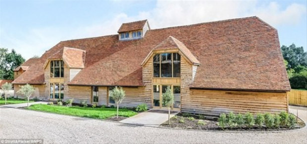 Foto - Ahırı eve dönüştürdü!