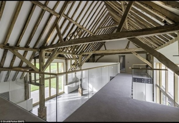 Foto - Ahırı eve dönüştürdü!