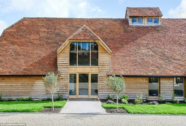 Foto - Ahırı eve dönüştürdü!