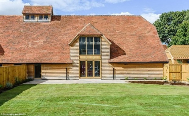 Foto - Ahırı eve dönüştürdü!