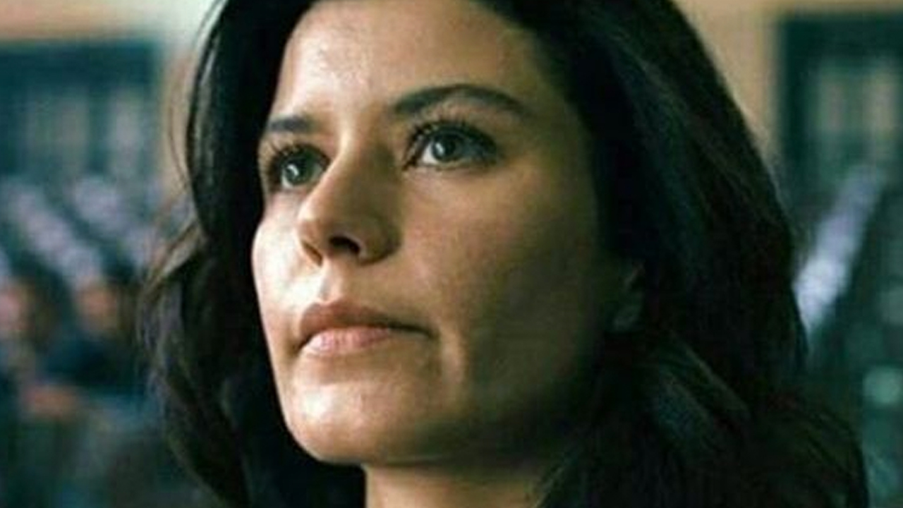 Foto - Ahlaksız dizilerin oyuncusu Beren Saat yine şaşırtmadı! Bu öğrenciler değil mi polise asit atan Beren!