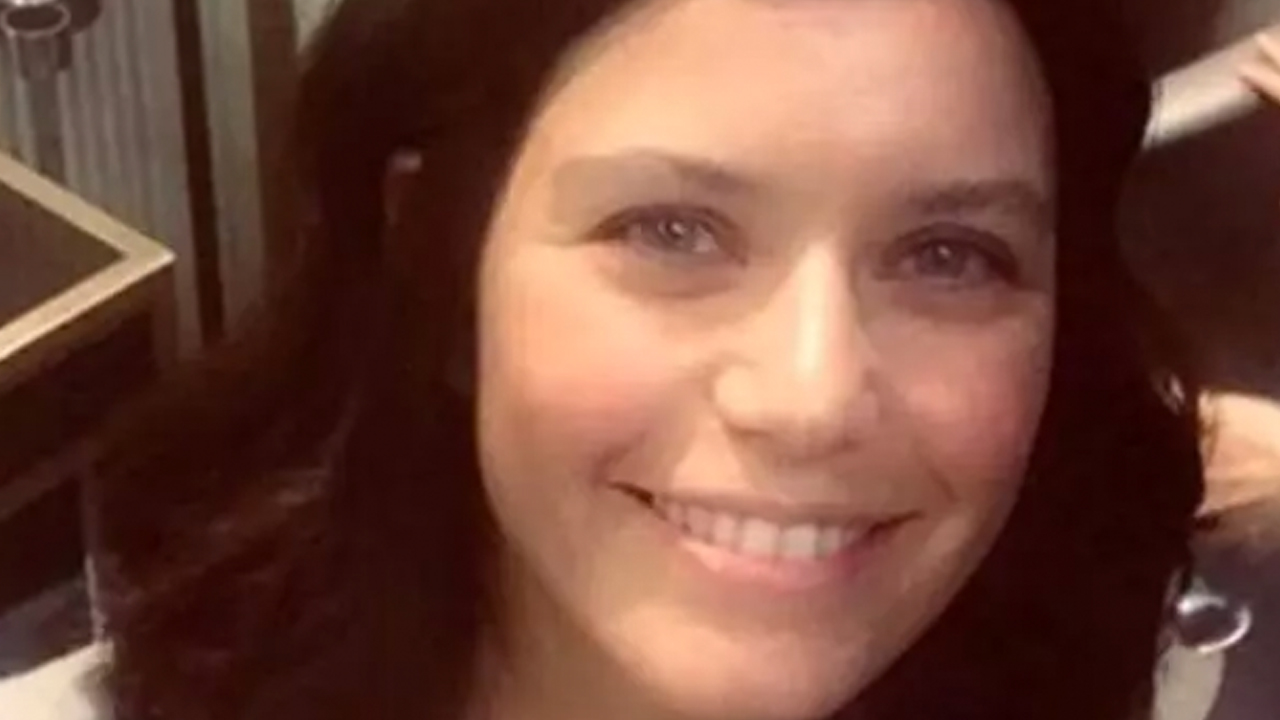 Foto - Ahlaksız dizilerin oyuncusu Beren Saat yine şaşırtmadı! Bu öğrenciler değil mi polise asit atan Beren!