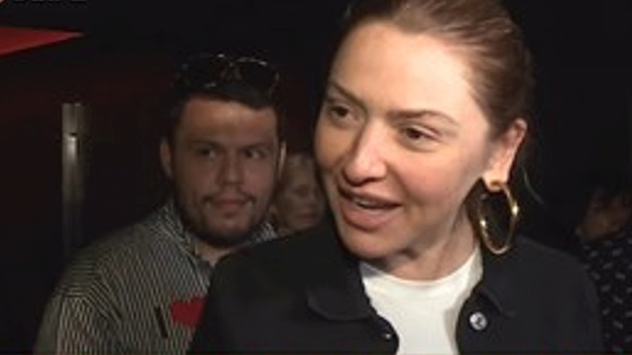 Foto - Ahlaksız Hadise’den, ahlaksız Manifest grubuna tam destek! Şıracının şahidi bozacı