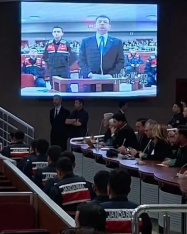 Foto - Ahlaksız, yalancının, sahtekarın tekisin, Ekrem