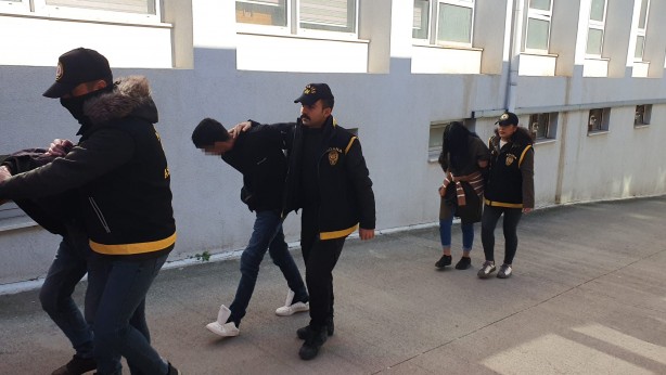 Foto - Ahlaksızlar! Depremzedelerin terk ettiği evleri soyan hırsızlar enselendi