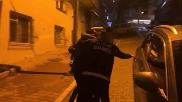 Foto - Ahlaksızlar metrobüste öyle bir şey yaptı ki! Görenler gözlerine inanamadı!