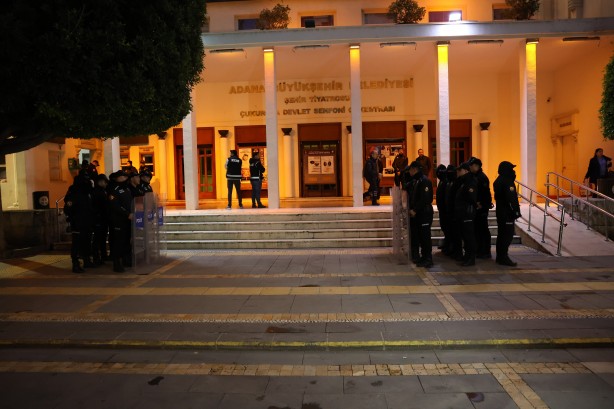 Foto - Ahlaksızlar metrobüste öyle bir şey yaptı ki! Görenler gözlerine inanamadı!
