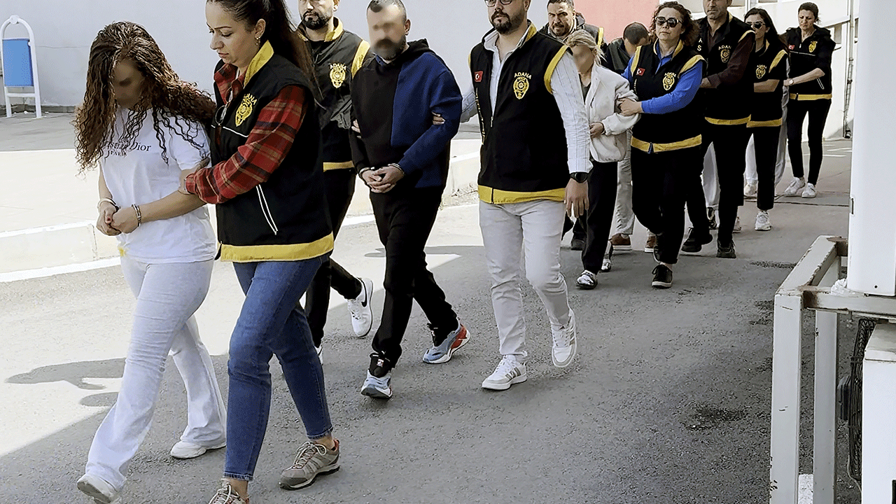 Foto - Ahlaksızlar suratlarını böyle kapattı