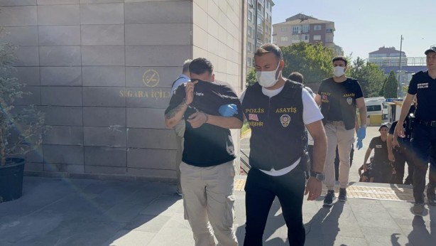 Foto - Ahlaksızlığa geçit yok! Reziller suratlarını böyle kapattı