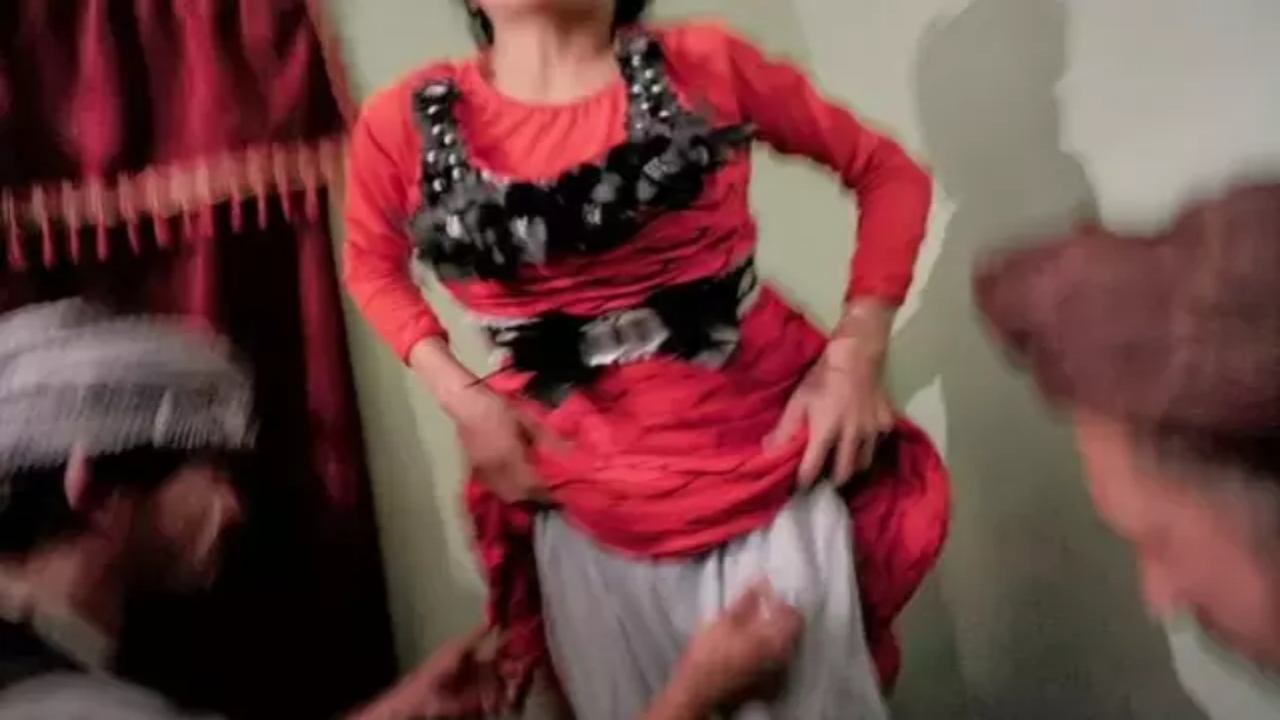 Foto - Ahlaksızlığın adı "gelenek" olmuş! Yüzde 97’si Müslüman olan ülkede iğrenç görüntüler