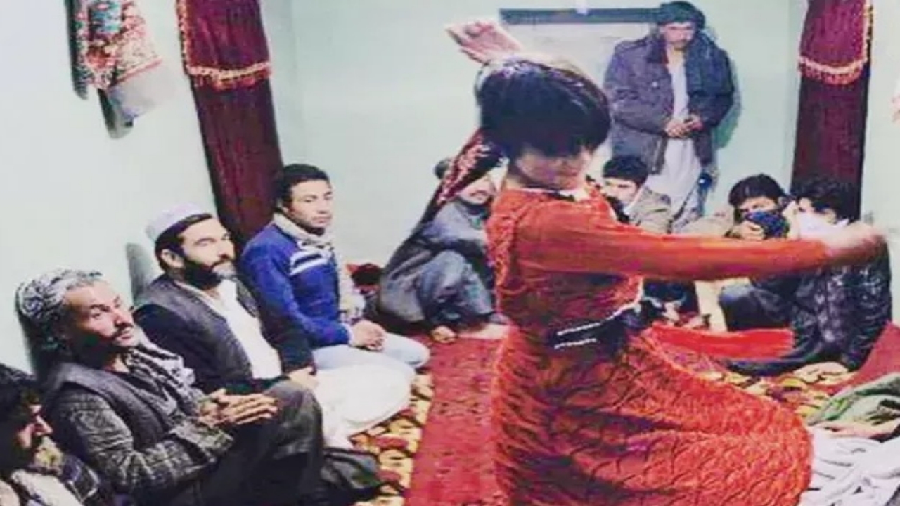 Foto - Ahlaksızlığın adı "gelenek" olmuş! Yüzde 97’si Müslüman olan ülkede iğrenç görüntüler