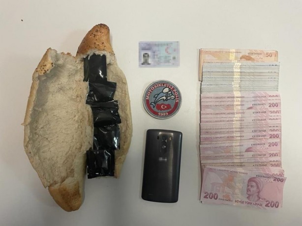 Foto - Ahlaksızlıkta son nokta! Ekmeğin içine bile bakın ne koymuşlar