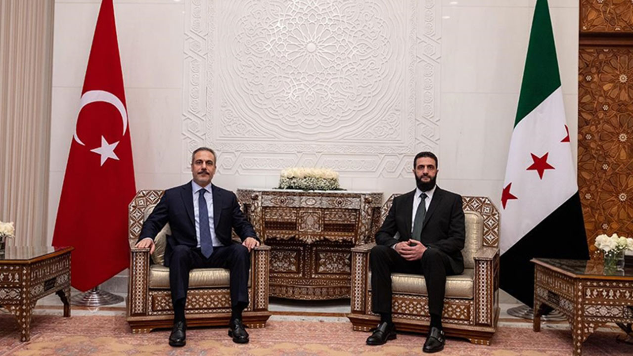 Foto - Ahmed El Şara'dan Türkiye'ye büyük ayıp! Tepki yağıyor: Böyle olmaz