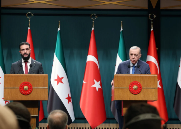 Foto - Ahmed Şara ulusa seslendi: Suriye’nin bölünmesine izin vermeyeceğiz! Erdoğan'a özellikle teşekkür