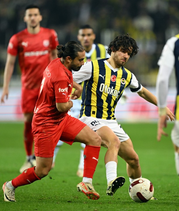 Foto - Ahmet Çakar çok rahatsız! "Bana bak, dikkatli maç yönet, akıllı ol, buradan çıkamazsın" Görenler şaştı kaldı…