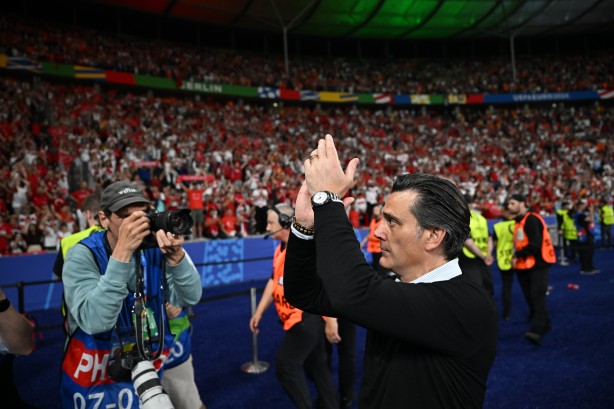 Foto - Ahmet Çakar o hakem bozuntusuna verdi veriştirdi! UEFA, Bozkurt’u bırak buna bak istersen…