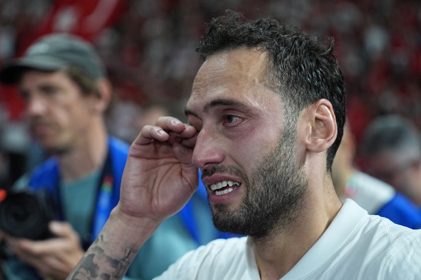 Foto - Ahmet Çakar o hakem bozuntusuna verdi veriştirdi! UEFA, Bozkurt’u bırak buna bak istersen…