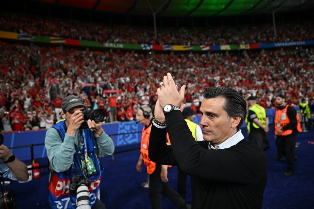 Ahmet Çakar o hakem bozuntusuna verdi veriştirdi! UEFA, Bozkurt’u bırak buna bak istersen…