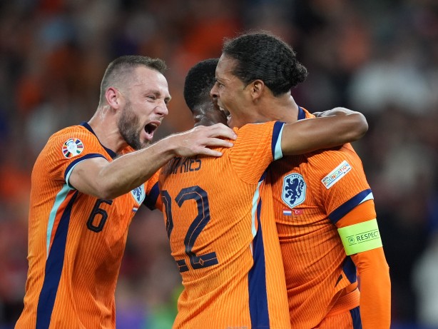 Foto - Ahmet Çakar o hakem bozuntusuna verdi veriştirdi! UEFA, Bozkurt’u bırak buna bak istersen…