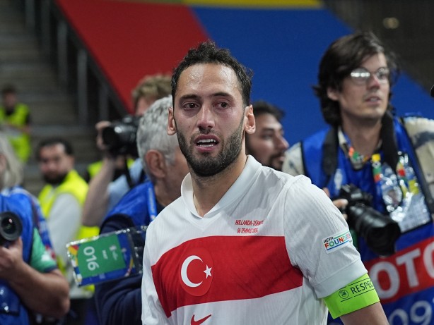 Foto - Ahmet Çakar o hakem bozuntusuna verdi veriştirdi! UEFA, Bozkurt’u bırak buna bak istersen…