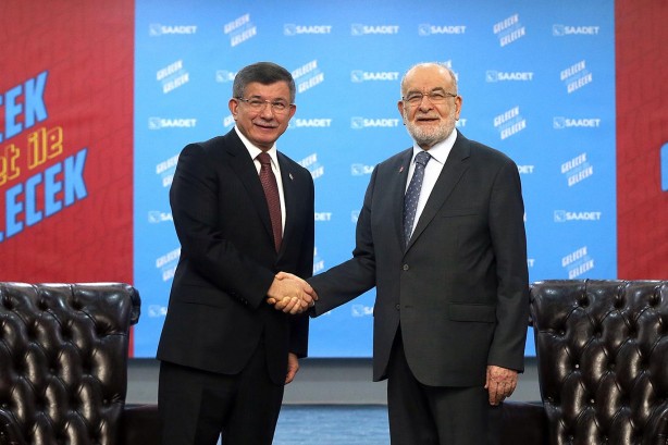 Foto - Ahmet Davutoğlu ve Temel Karamollaoğlu’ndan skandal tavır! Bu nasıl bir rezalettir Allah aşkına! Sizde hiç utanma yok mu yahu 