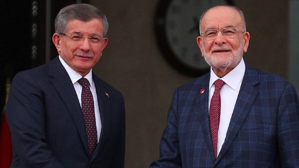 Foto - Ahmet Davutoğlu ve Temel Karamollaoğlu’ndan skandal tavır! Bu nasıl bir rezalettir Allah aşkına! Sizde hiç utanma yok mu yahu 