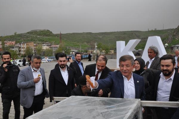 Foto - Ahmet Davutoğlu'na Kars'ta soğuk duş!