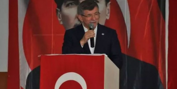 Ahmet Davutoğlu'na Kars'ta soğuk duş!