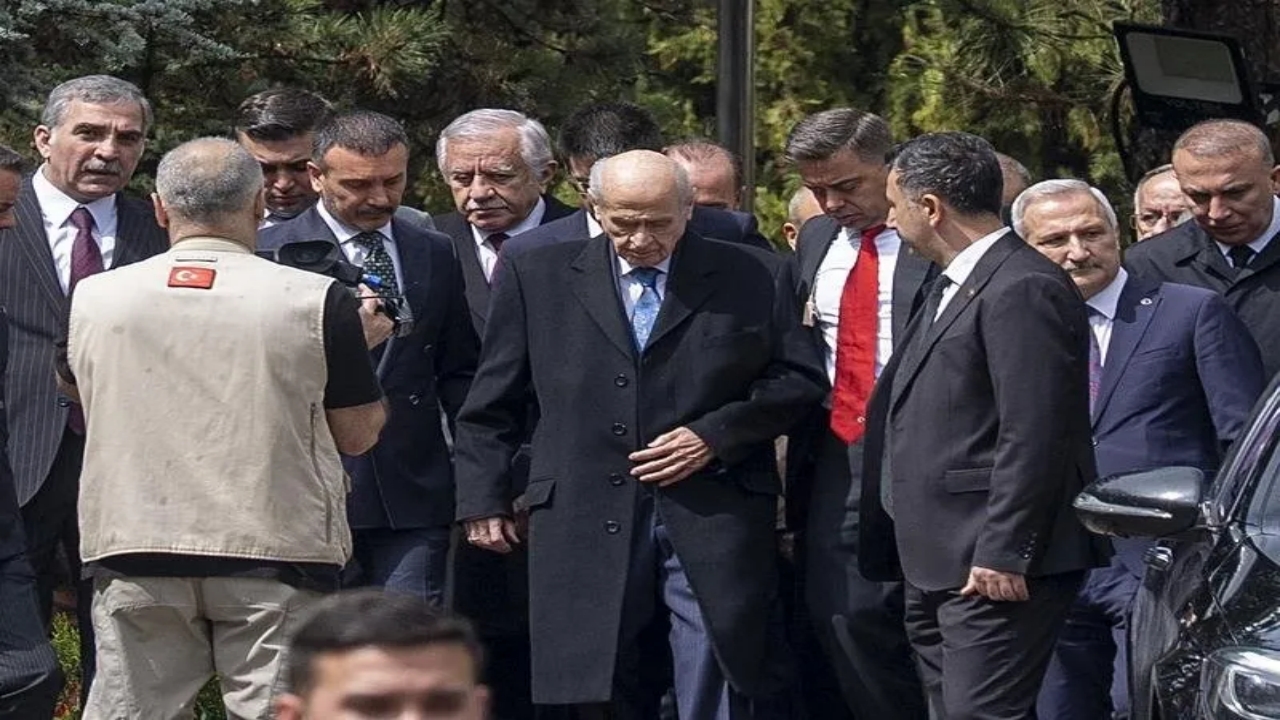 Foto - Ahmet Hakan, Bahçeli’nin o kapağına hayran kaldı! İşte böyle şapa oturursunuz