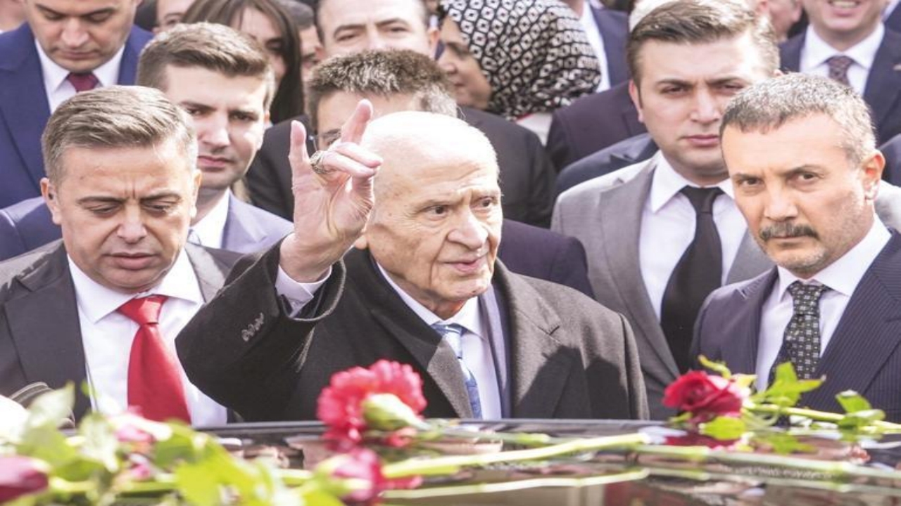 Foto - Ahmet Hakan, Bahçeli’nin o kapağına hayran kaldı! İşte böyle şapa oturursunuz
