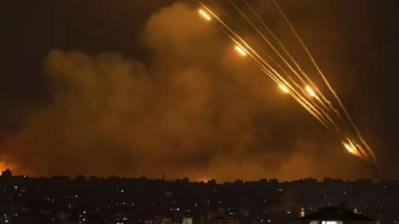 Foto - Ahmet Hakan tarafını belli etti: İran'ı beğenmiyorum, kendime yakın göremiyorum ama...