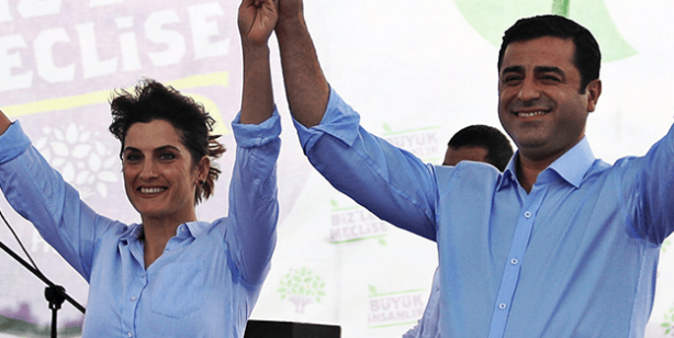 Foto - Ahmet Hakan’dan olay çıkış! Kolpa yaptık, numara çektik, tiyatro çevirdik