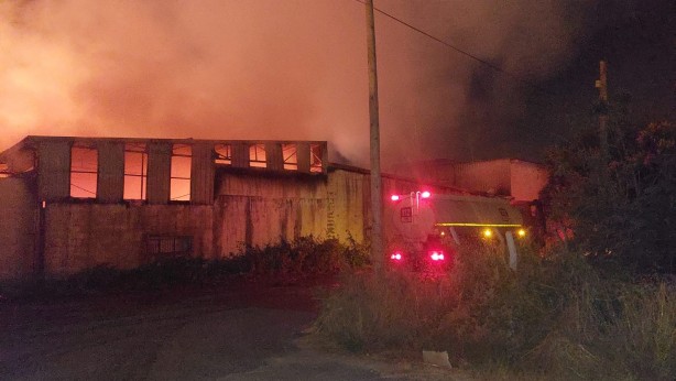 Foto - Ahşap imalathanesinde yangın