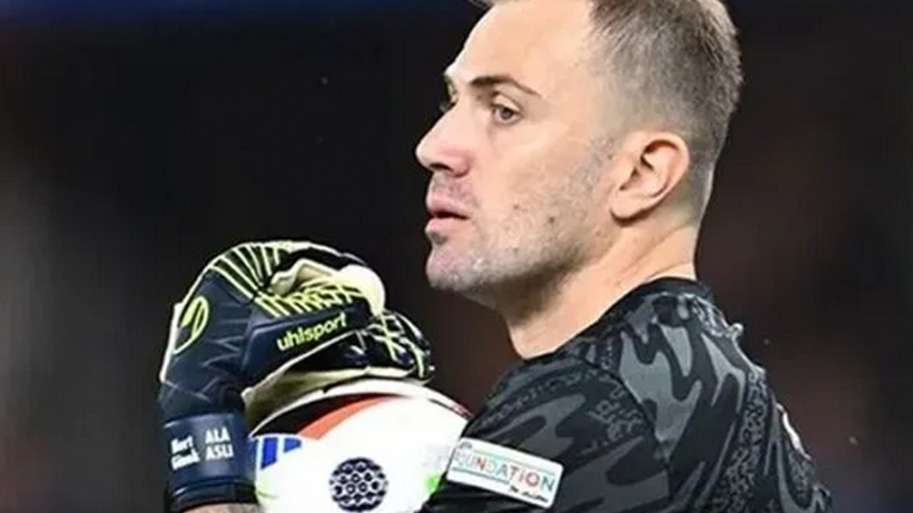 Foto - Ahtapot musun, Örümcek misin klişeleriyle ünlü Mert Günok için Beşiktaş'tan kritik hamle!