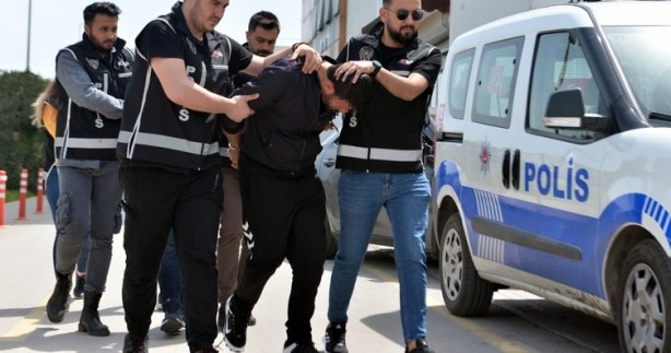 Aile boyu silah kaçakçılığı! Bir bir yakalandılar