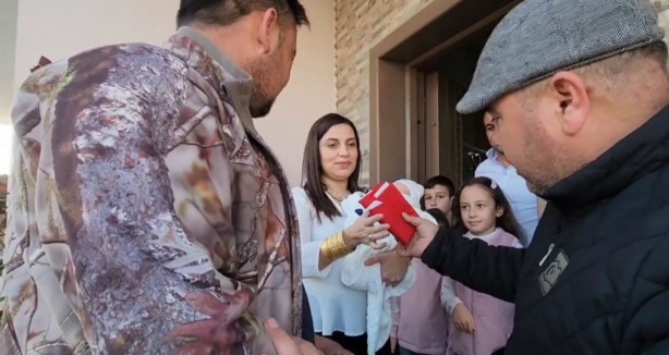 Foto - Aile dünyaya gelen ilk erkek çocuğunu Karamanoğulları'nın 700 yıllık geleneği ile karşıladı!
