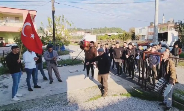 Foto - Aile dünyaya gelen ilk erkek çocuğunu Karamanoğulları'nın 700 yıllık geleneği ile karşıladı!