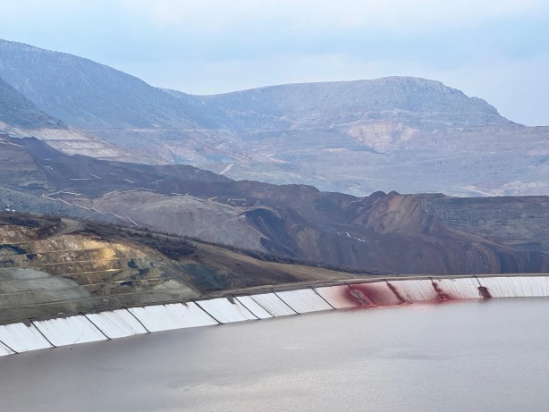Foto - Ailelerin acılı bekleyişi sürüyor! İliç'de arama kurtarma çalışmalarında 2. gün...
