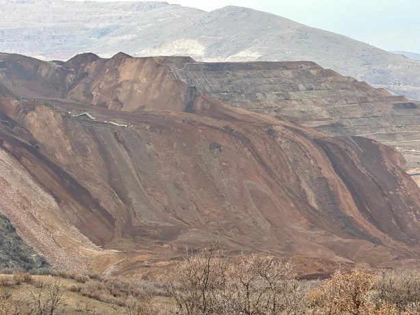 Foto - Ailelerin acılı bekleyişi sürüyor! İliç'de arama kurtarma çalışmalarında 2. gün...